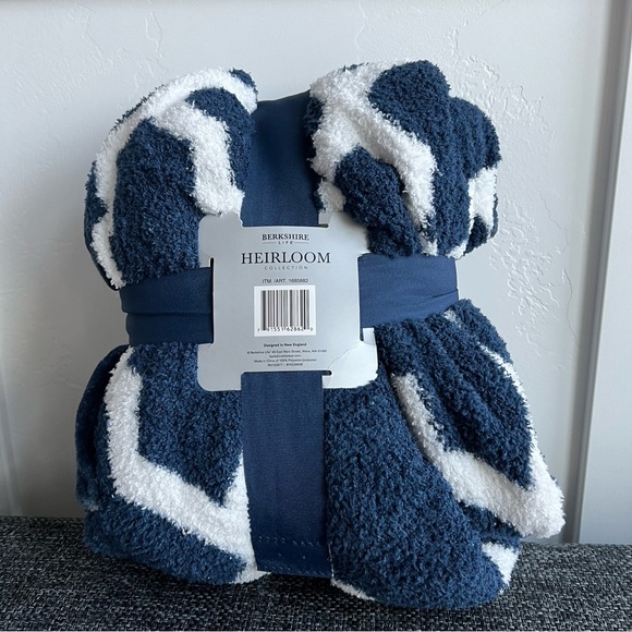 NWT Berkshire Heirloom Oversized Throw - Picture 2 of 9